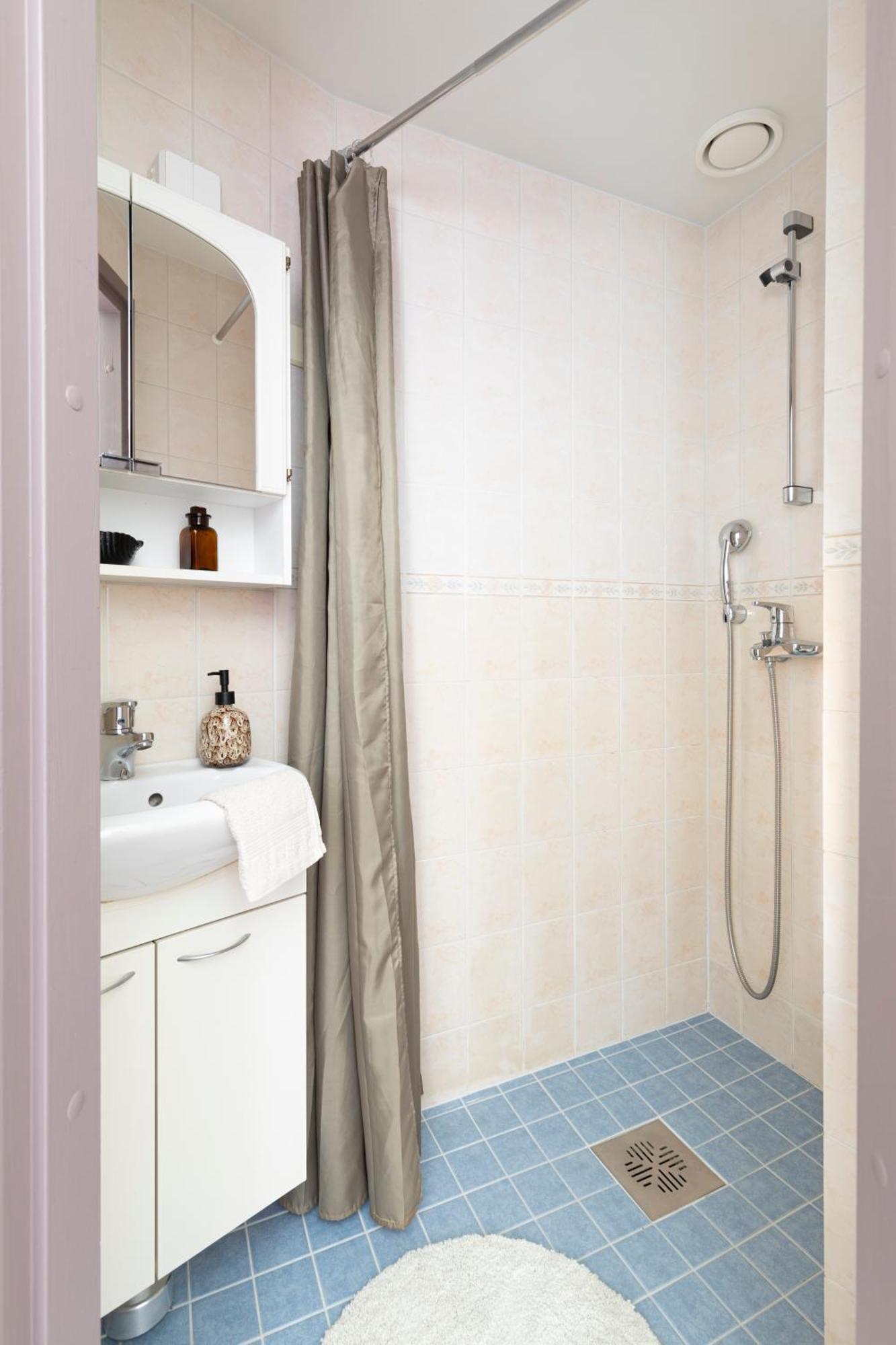 Lovely Vintage Suite, Autohalli